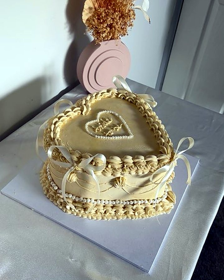 Heart cake with pearls