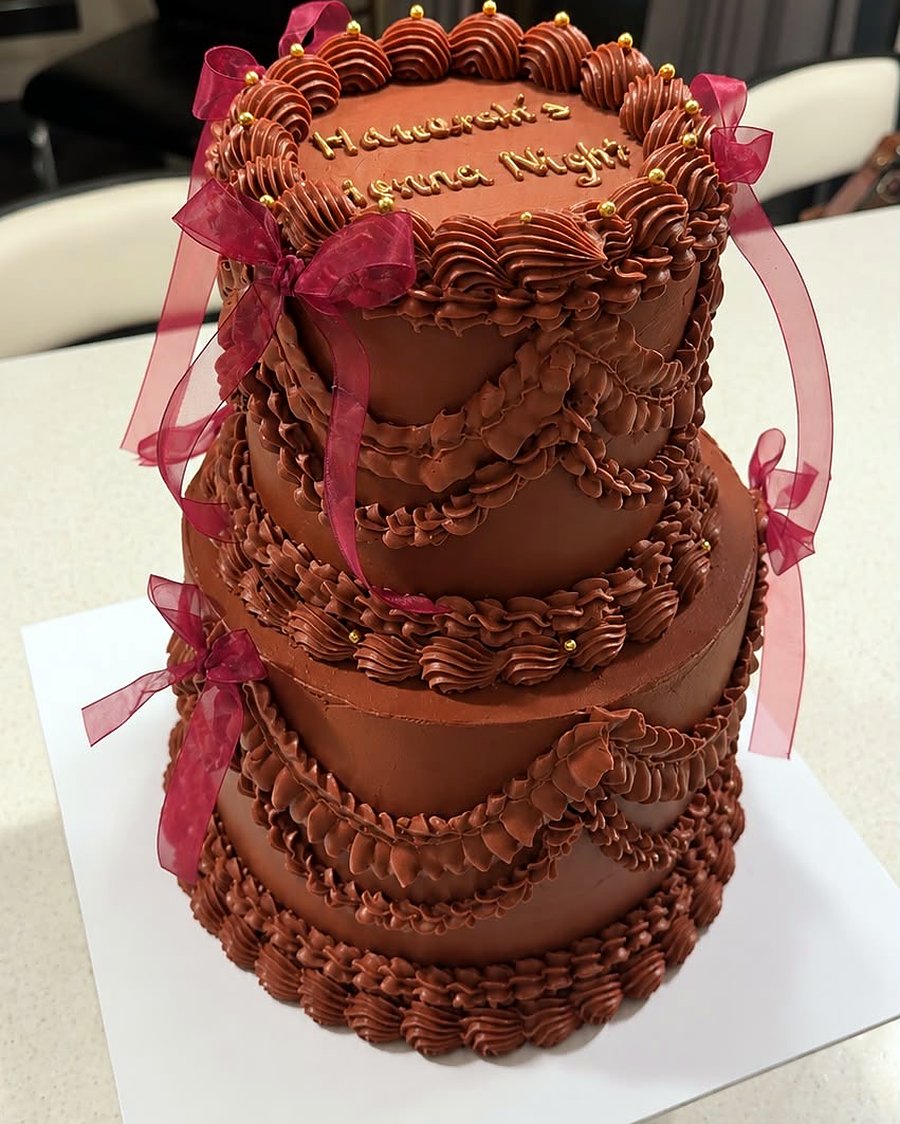 Two-tier chocolate vintage cake for a henna night