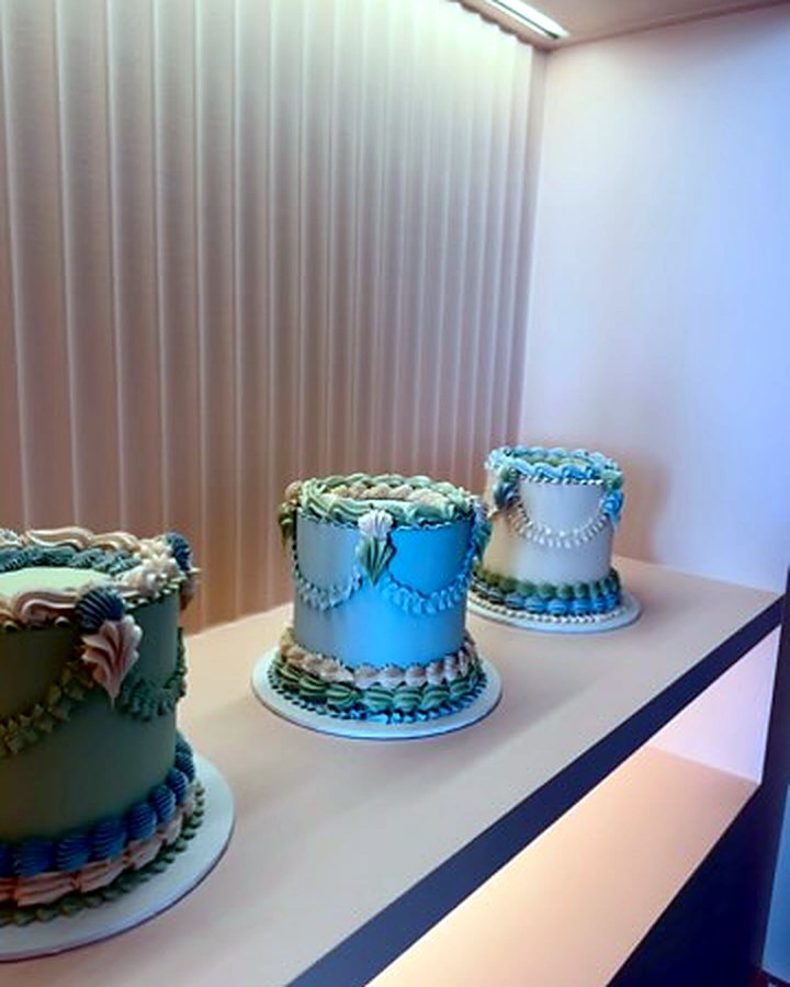 Pastel mini cakes