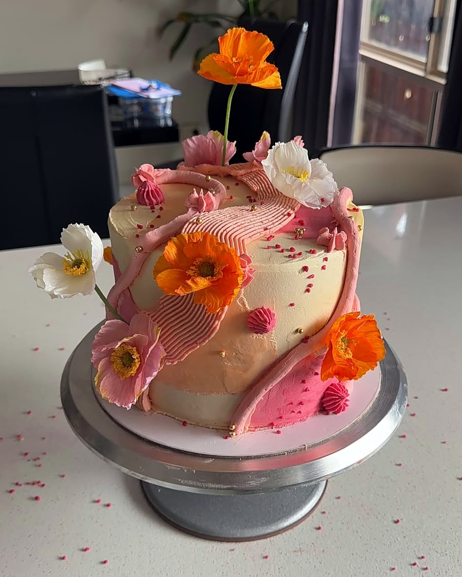 Buttercream cake with poppies