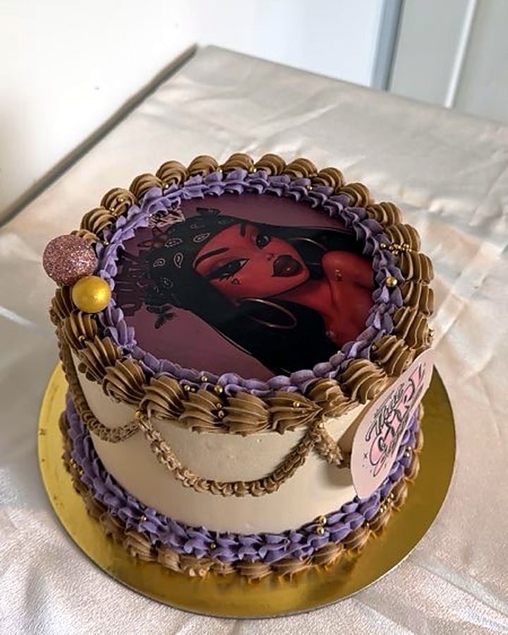 Edible-image cake